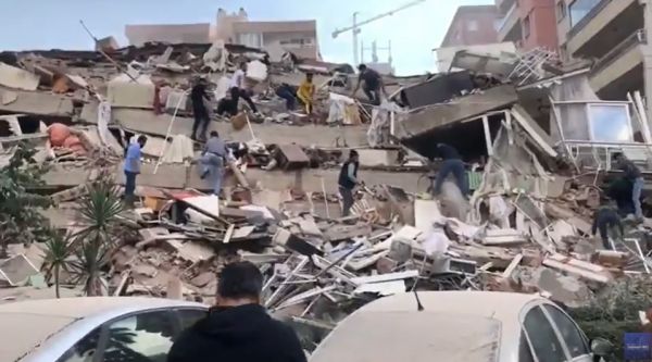 Μεγάλες καταστροφές στην Τουρκία από το σεισμό των 6,7 Ρίχτερ κοντά στη Σάμο (+Βίντεο)