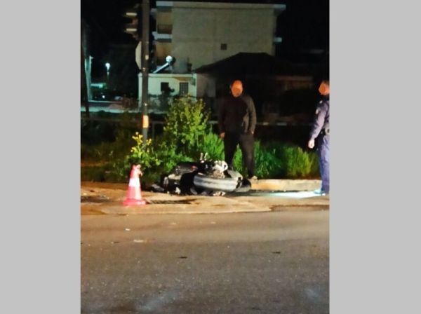 Σοβαρός τραυματισμός νεαρού μοτοσικλετιστή σε τροχαίο στα Τρίκαλα