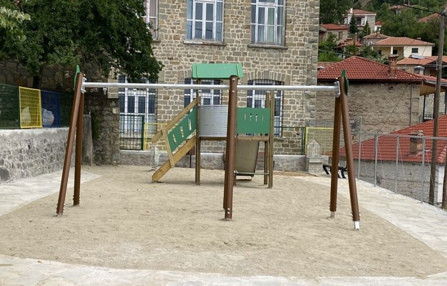 Ολοκληρώθηκαν οι εργασίες στην εκσυγχρονισμένη πλέον παιδική χαρά Ρεντίνας