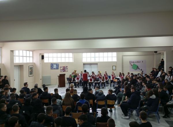 Η Φιλαρμονική Μπάντα του σχολείου “Lyuben Karavelov” στο 3ο ΓΕΛ Καρδίτσας