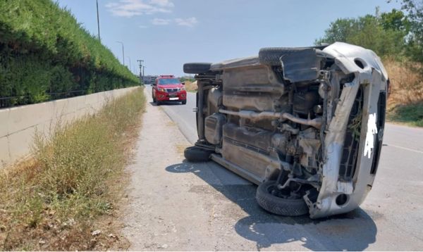 Λάρισα: Εκτροπή οχήματος στο Χατζηχαλάρ – Τραυματίστηκε μια γυναίκα