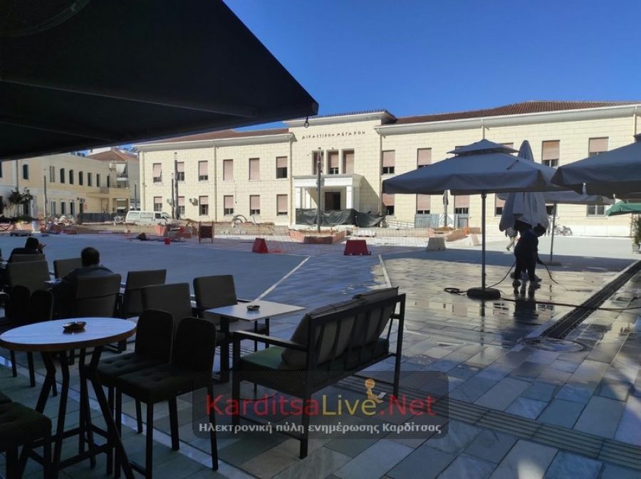 Παίρνει σχήμα και μορφή η νέα πλατεία Καραολή-Δημητρίου(Δικαστηρίων)-Αναπτύσσουν τραπεζοκαθίσματα παρακείμενα καταστήματα