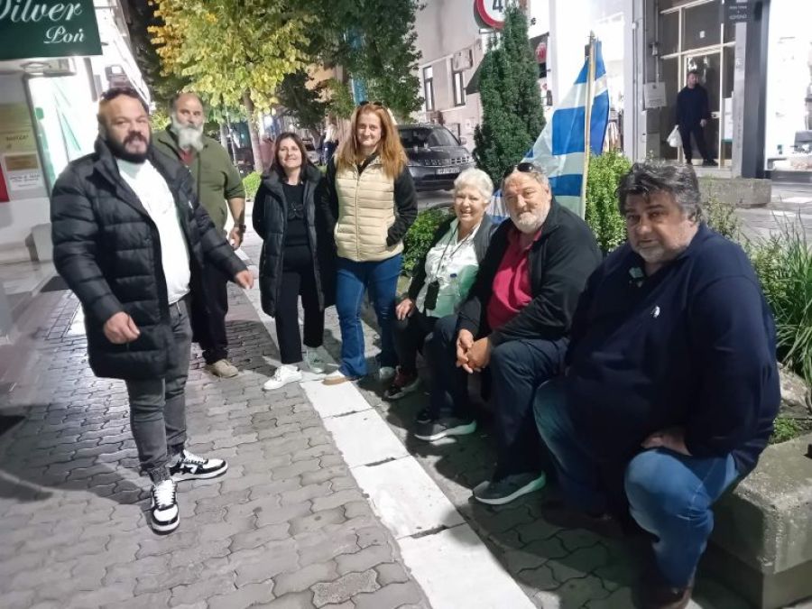 Λάρισα: Σταμάτησε την απεργία πείνας ο κτηνοτρόφος έξω από το πολιτικό γραφείο του Υφυπουργού Χρ. Κέλλα