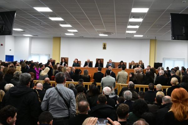 Διακόπηκε για την 1η Απριλίου η δίκη για τα Τέμπη - Μικρή η χωρητικότητα της αίθουσας
