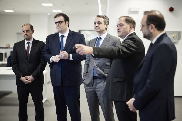 Επίσκεψη του Πρωθυπουργού στην ΑΑΔΕ - Πάνω από 1,1 εκατ. φορολογικές δηλώσεις έχουν ήδη υποβληθεί