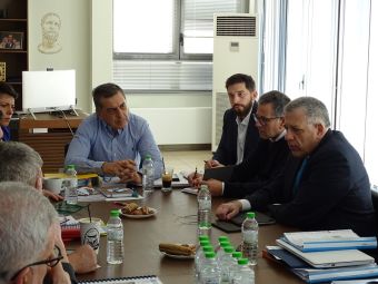 Συνάντηση Κουρέτα - Ταχιάου στη Λάρισα για την αποκατάσταση του οδικού δικτύου της Θεσσαλίας μετά τις πλημμύρες