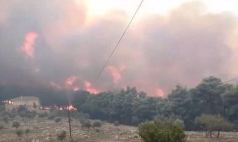 Μάχη με τις φλόγες στην Αλεξανδρούπολη - ενισχύονται συνεχώς οι δυνάμεις, εκκενώθηκαν οχτώ οικισμοί, σε επιφυλακή και το αεροδρόμιο