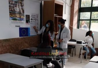Καρδίτσα: Οφθαλμολογική εξέταση σε παιδιά προσφύγων στη Δημοτική Αγορά