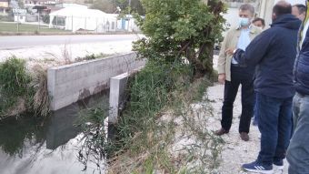 ΛΑ.ΣΥ. Θεσσαλίας: Ένα χρόνο μετά παραμένει ανοιχτό το χαντάκι στον καταυλισμό σεισμόπληκτων του Δαμασίου