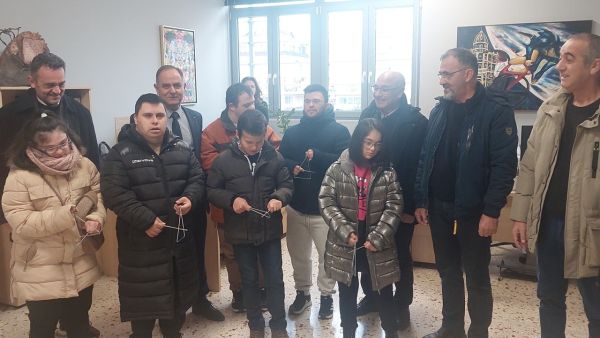 Τα παραδοσιακά κάλαντα τραγούδησαν στον Δήμαρχο Καρδίτσας κ. Βασίλη Τσιάκο
