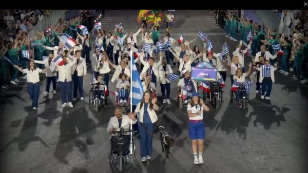 Παραολυμπιακοί Αγώνες: Παρέλασε η ελληνική αποστολή κατά την Τελετή Έναρξης στο Παρίσι (+Βίντεο)