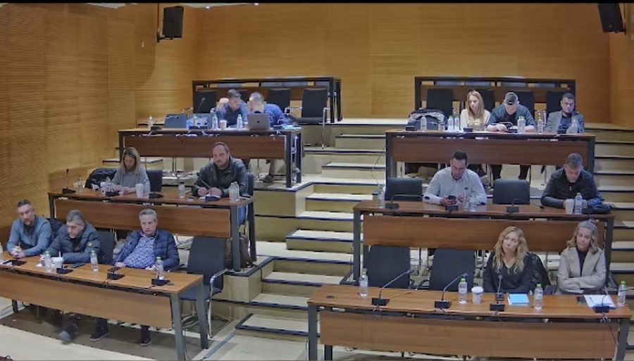 Τσιάκος στη λογοδοσία: Θα καθαριστεί το "Λουμάκη" από τα μπάζα - Δεν είναι εφικτό να αποδοθεί άμεσα στους πολίτες για χρήση