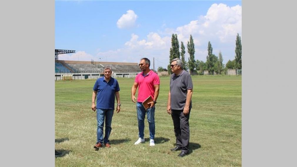 Υπογράφηκε η σύμβαση για την ανακατασκευή οκτώ ποδοσφαιρικών γηπέδων στην Π.Ε. Λάρισας