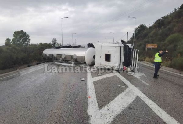 Ανετράπη βυτιοφόρο με γάλα στο δρόμο Λαμίας - Δομοκού (+Βίντεο)
