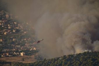 Πυρκαγιά στη Φυλή: Μάχη να μην επεκταθεί προς την κορυφογραμμή της Πάρνηθας (+Φωτο)