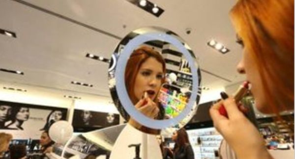 Έρευνα: Κενά στην ασφάλεια των καλλυντικών για τα χείλη – Τι δείχνουν δύο νέες μελέτες
