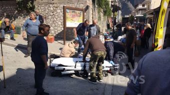 Αγροτικό όχημα έπεσε πάνω σε πεζούς στη λαϊκή αγορά της Καλαμπάκας - Δύο γυναίκες τραυματίες (+Φωτο)