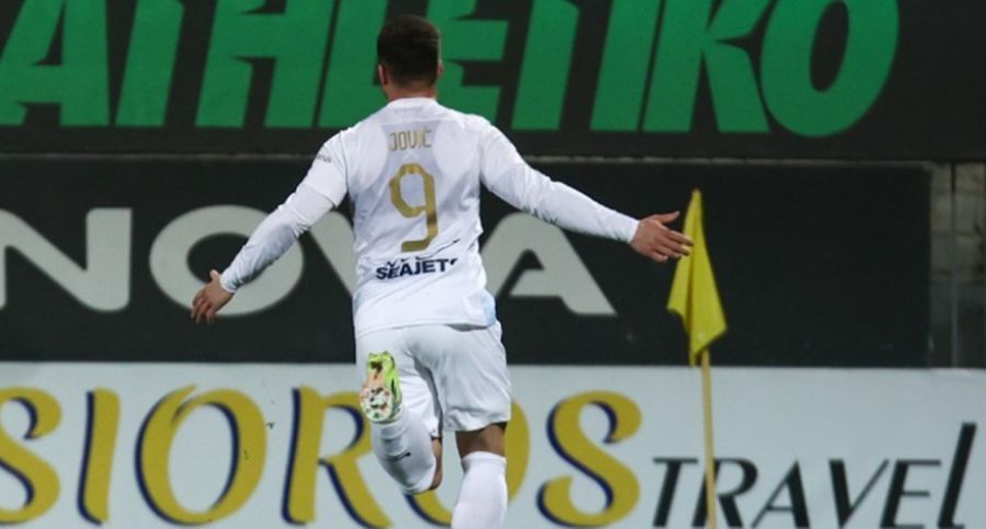 Super League: Ο Γιόβιτς έβαλε, ο Στρακόσια έβγαζε κι η ΑΕΚ πέρασε από την Τρίπολη (0-1)