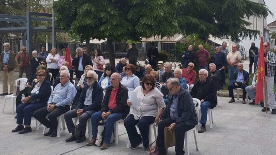 Τιμή στη Βαγγελίτσα Κουσιάντζα από την ΚΟΒ Παλαμά του ΚΚΕ