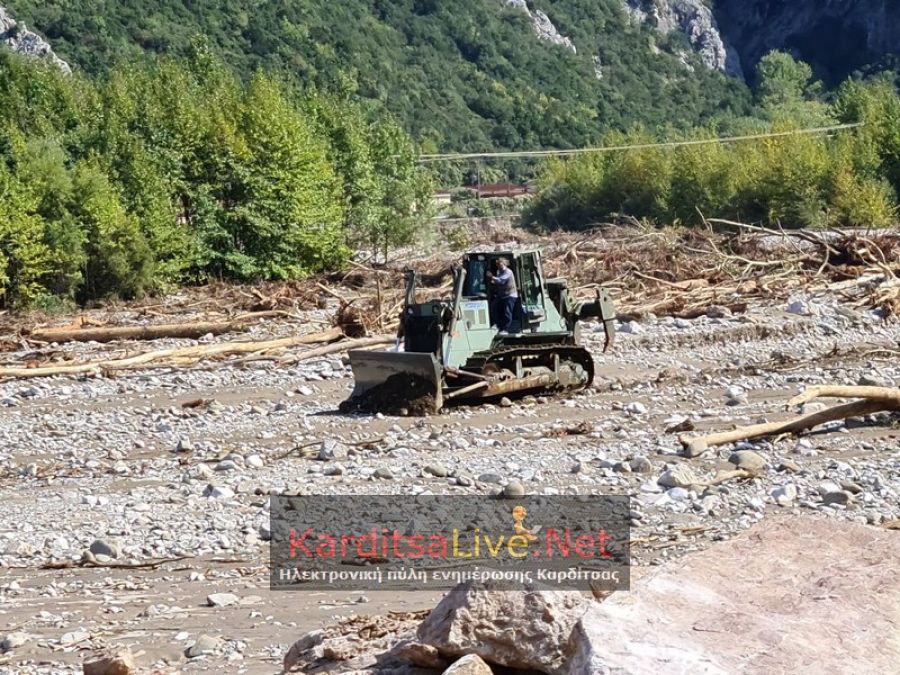 Μουζάκι: Απεγκλωβισμός ατόμων και μεταφορά ειδών πρώτης ανάγκης με χρήση ελικοπτέρου