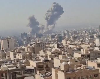 ΗΠΑ και Ισραήλ εξαπολύουν επίθεση εναντίον του Ιράν