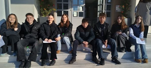 Συνεργασία του 1ου και του 2ου Λυκείου με αφορμή την 3η Συνεδρίαση του Δημοτικού Συμβουλίου Εφήβων