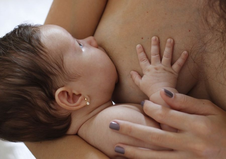 Ένα μοναδικό σύνολο αντισωμάτων μεταβιβάζει κάθε μητέρα στο μωρό μέσα από το μητρικό γάλα
