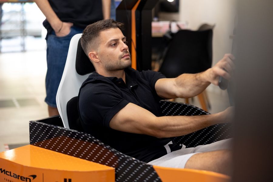Η αδρεναλίνη της Formula 1 φτάνει στην Καρδίτσα - Προσομοιωτές F1 σε επιλεγμένα καταστήματα ΟΠΑΠ