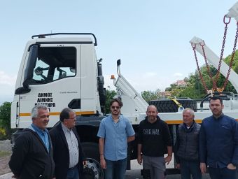 Φορτηγό μεταφοράς σιδερένιων κάδων αποκομιδής ογκωδών αντικειμένων και απορριμμάτων παρέλαβε ο Δήμος Λίμνης Πλαστήρα