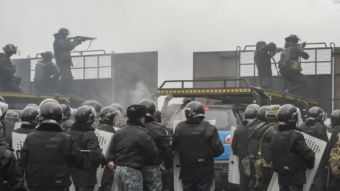 Σε κατάσταση έκτακτης ανάγκης το Καζακστάν: Πυροβολισμοί και συγκρούσεις στο Αλμάτι