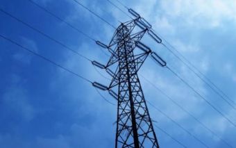 Υπεγράφη η ΚΥΑ για τον προσωρινό μηχανισμό επιστροφής μέρους εσόδων από τους προμηθευτές ηλεκτρικής ενέργειας