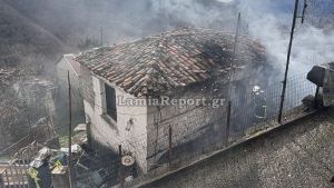 Φθιώτιδα: Με εγκαύματα στο νοσοκομείο ηλικιωμένος που κάηκε το σπίτι του (+Φωτο)