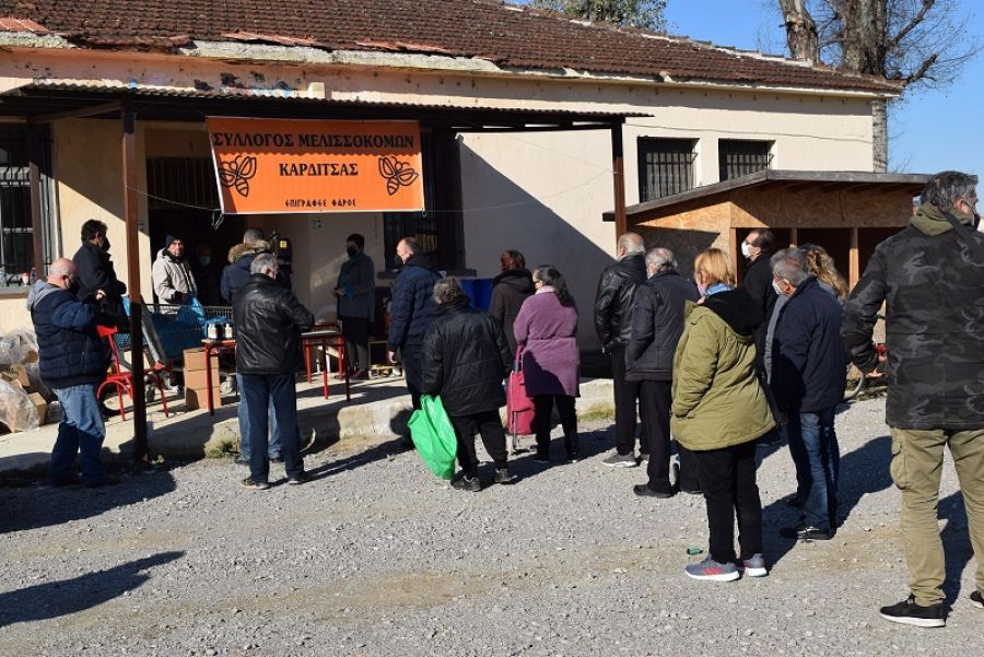 Διανομή μελιού από το σύλλογο Μελισσοκόμων στους δικαιούχους του Κοινωνικού Παντοπωλείου Καρδίτσας