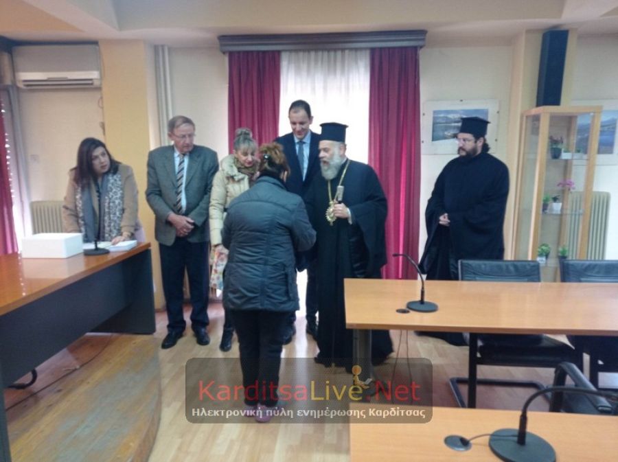 Κρέας που πρόσφεραν οι κρεοπώλες μοίρασαν σε απόρους Περιφερειακή Ενότητα και Ι.Μ.Θ.Φ. (+Φωτο +Βίντεο)
