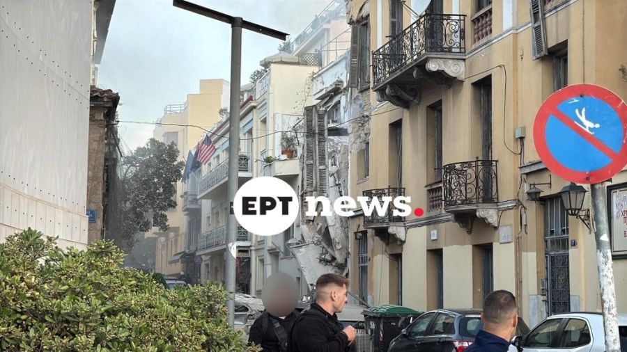 Κατέρρευσε παλιά οικία στο κέντρο της Αθήνας - Τρεις ελαφρά τραυματίες - Έρευνες για πιθανά εγκλωβισμένους (+Βίντεο)