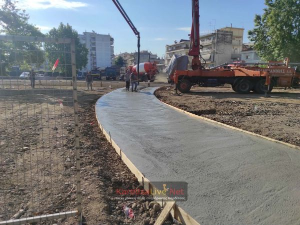 Άρχισαν ...κανονικές εργασίες στον περιβάλλοντα χώρο του νέου δημαρχείου (+Φωτο)