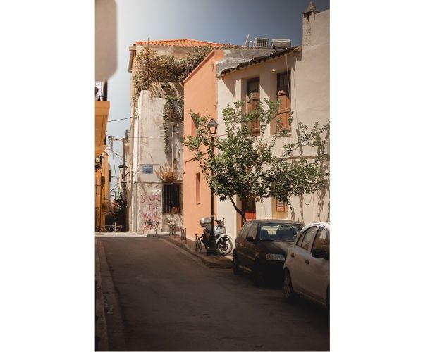 Τι μαθαίνεις όταν ψάχνεις σπίτι σε μια πόλη που δεν ξέρεις