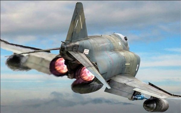 Μαχητικό αεροσκάφος F-4 έπεσε στη θάλασσα, κοντά στο αεροδρόμιο της Ανδραβίδας - Εντοπίστηκαν τα συντρίμμια