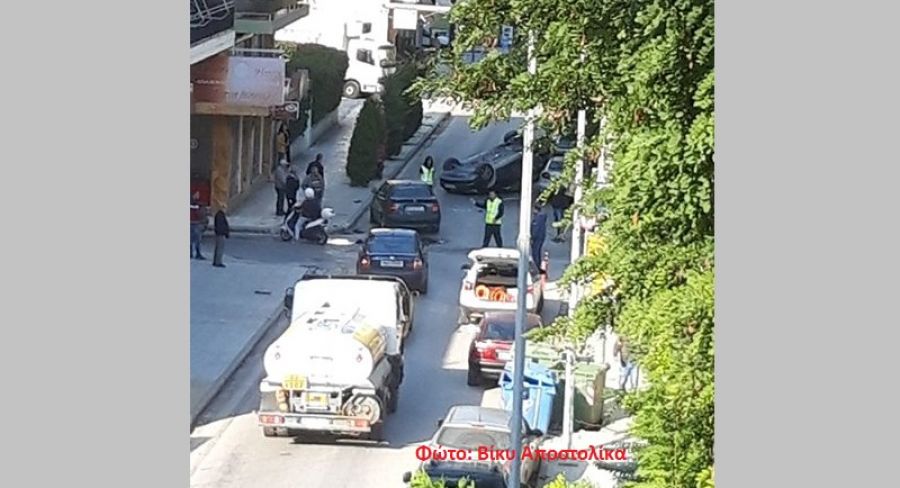 Καρδίτσα: Αυτοκίνητο ήρθε "τούμπα" μετά από σύγκρουση με άλλο όχημα (+Φώτο)