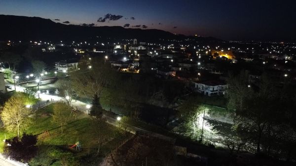 Βάιος Κουκουζέλης: "Φωταγώγηση των πεζογεφυρών και του ποταμού Γαβρά στην Τ.Κ. Μητρόπολης" +(Φώτο)