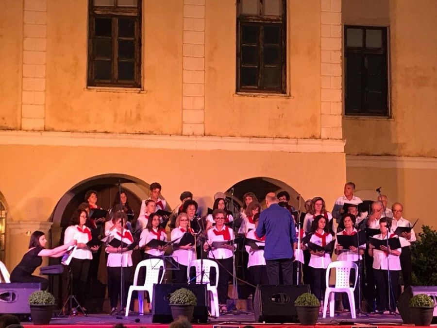 Με επιτυχία η παρουσία της μικτής χορωδίας του Δήμου Σοφάδων στην Πρέβεζα