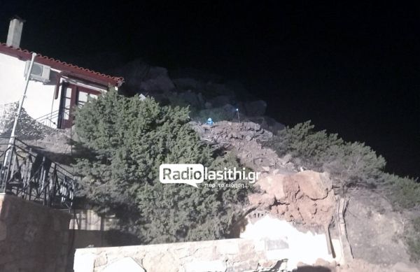 Βράχος ισοπέδωσε ενοικιαζόμενα δωμάτια στην Ιεράπετρα – Νεκρή μια γυναίκα - Διασώθηκαν το παιδί της και ο σύζυγος (+Φωτο)