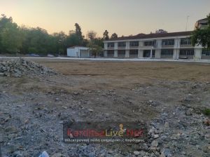 Με αργούς ρυθμούς η αναβάθμιση του Περιβάλλοντος χώρου του Δημαρχείου-Για οχλήσεις στον εργολάβο μίλησε ο αρμόδιος αντιδήμαρχος