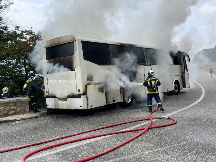 Λεωφορείο τυλίχτηκε στις φλόγες στα Μετέωρα (+Βίντεο)