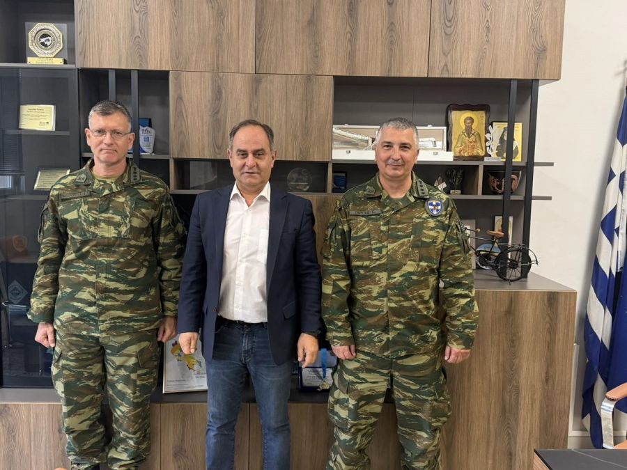 Επίσκεψη στο Δήμαρχο Καρδίτσας από το νέο και τον απερχόμενο διοικητή του ΚΕΣΝ Ρούσσου