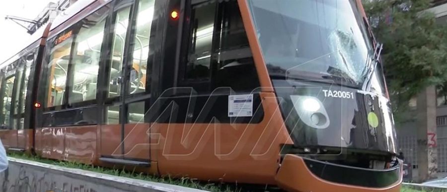 Πεζός τραυματίστηκε σοβαρά μετά από παράσυρση από τραμ στο Νέο Κόσμο