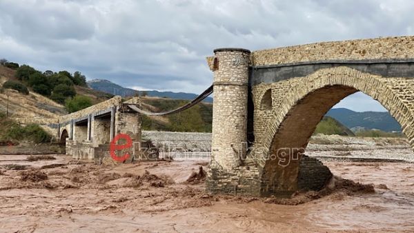 Έπεσε το πέτρινο τοξωτό γεφύρι της Σαρακίνας Καλαμπάκας