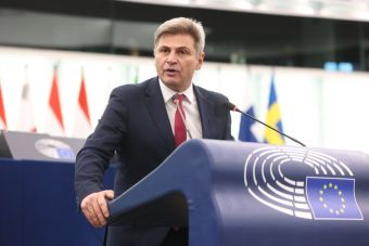 Διεγράφη από την Ευρωομάδα του ΣΥΡΙΖΑ Π.Σ. ο Νικόλαος Φαραντούρης - Δεν παραιτείται ο Ευρωβουλευτής
