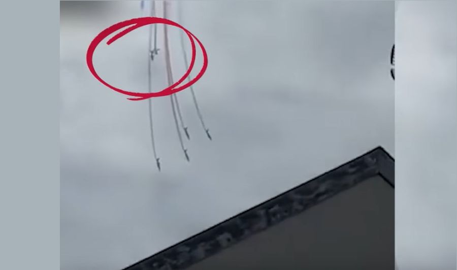 Γαλλία: Μαχητικά αεροσκάφη συγκρούστηκαν στον αέρα κατά τη διάρκεια άσκησης - Σώοι οι πιλότοι (+Βίντεο)