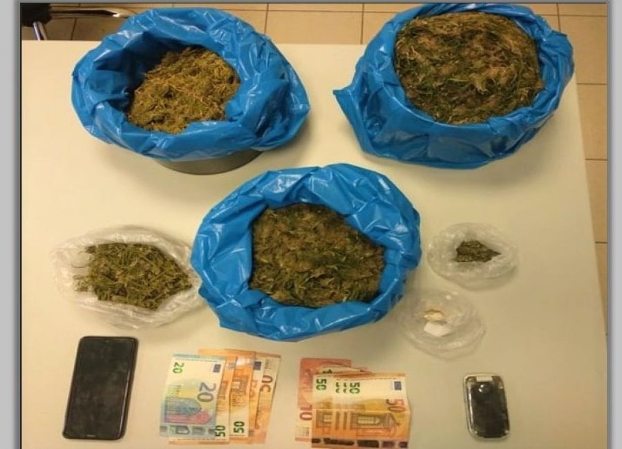 Αγιά Λάρισας: Αστυνομικός σκύλος "ξεψάχνισε" 790 γραμμάρια κάνναβης - συνελήφθησαν 3 άνδρες